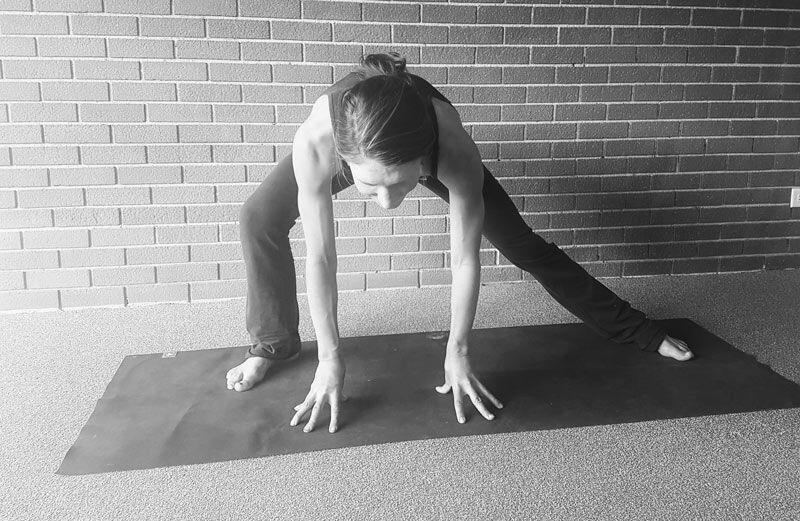 5 Great Yoga Postures For Cyclists, Triathletes, and Runners 2 mara abbott ardha skandasana