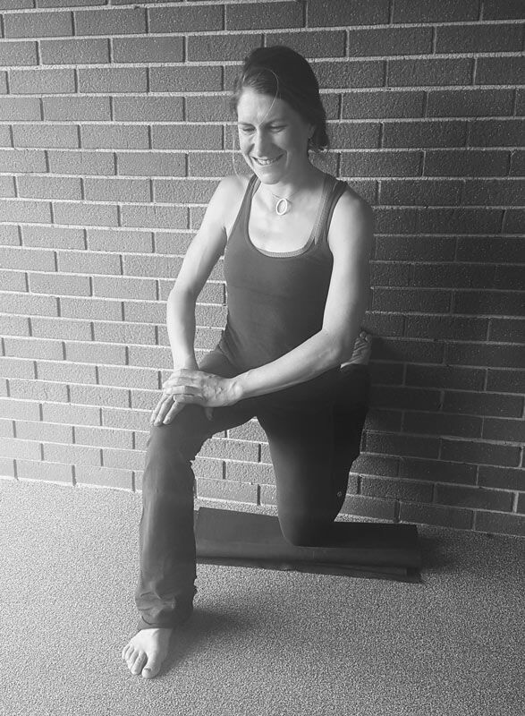 5 Great Yoga Postures For Cyclists, Triathletes, and Runners 3 lunge 1