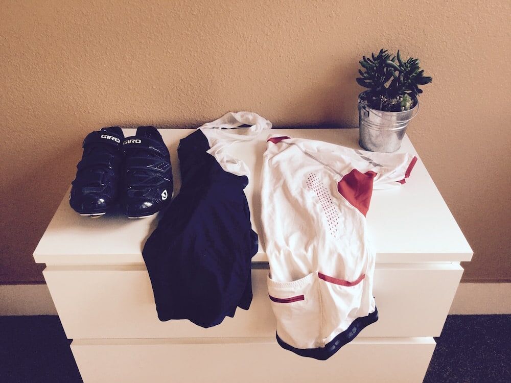 14 Easy Wake Up Tips For Early Morning Workouts 5 Cycling-Cloths-Laid-Out