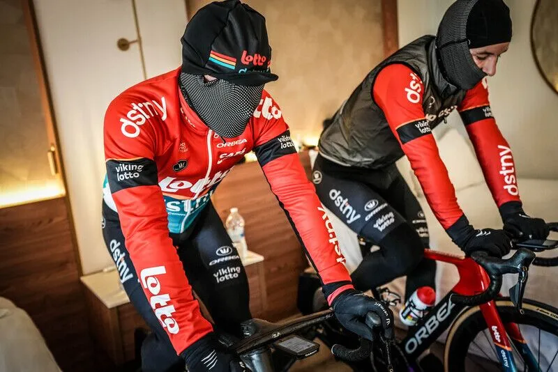 Passive vs. Active Heat Acclimation for Cyclists 2 passive vs. active heat acclimation