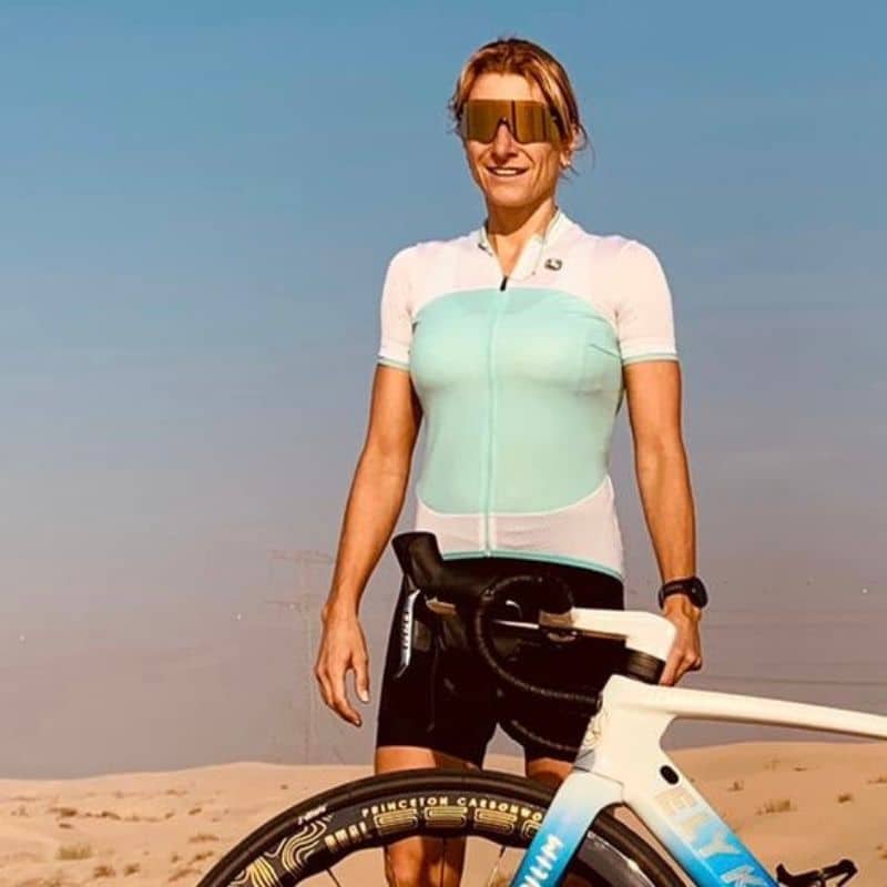 Tamara Kozulina coach standing next to triathlon bike